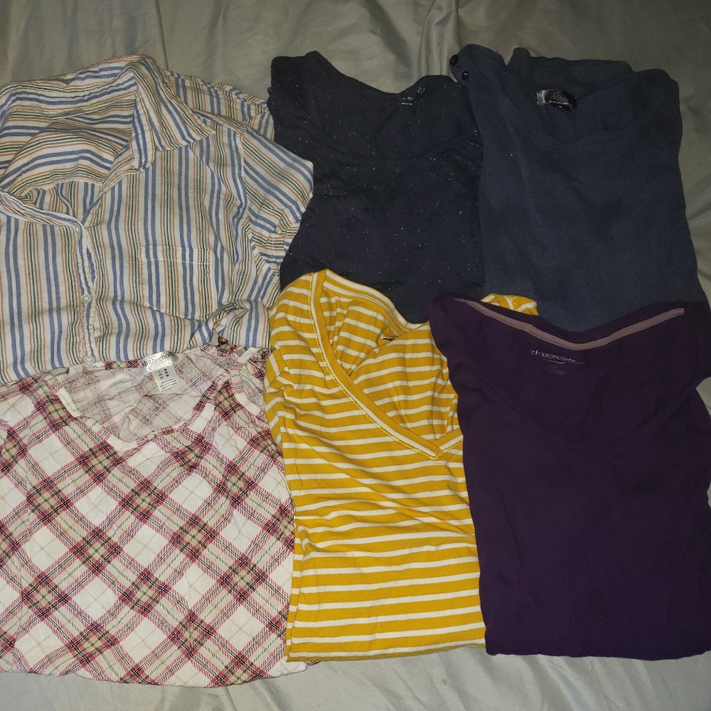 Maternity top lot